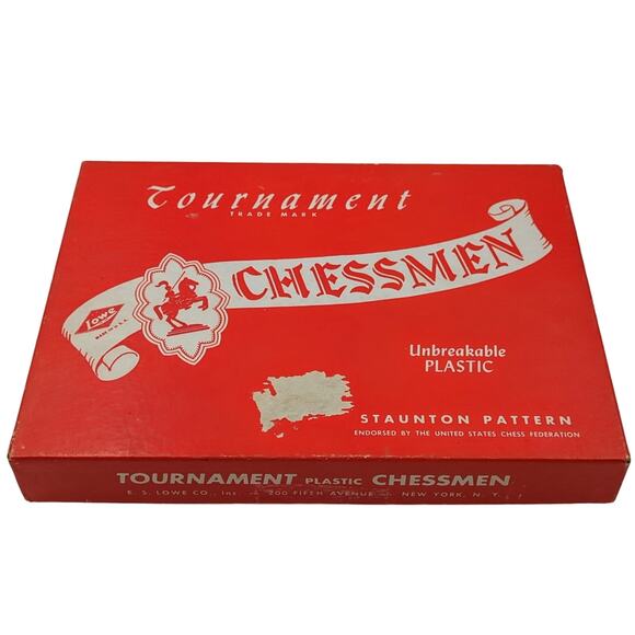 Vintage E.S. Lowe Tournament Plastic Chessmen Staunton Pattern Red White 1945 - Picture 1 of 3